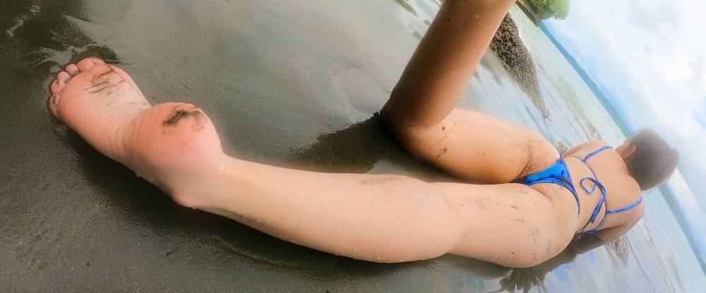 Katy Petite Feet