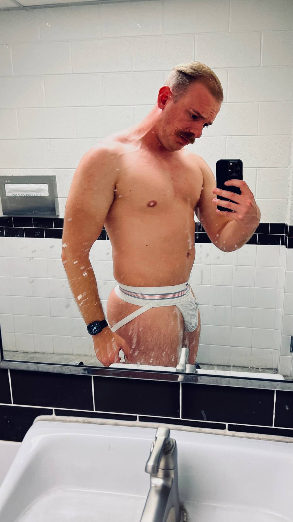 Caged_va