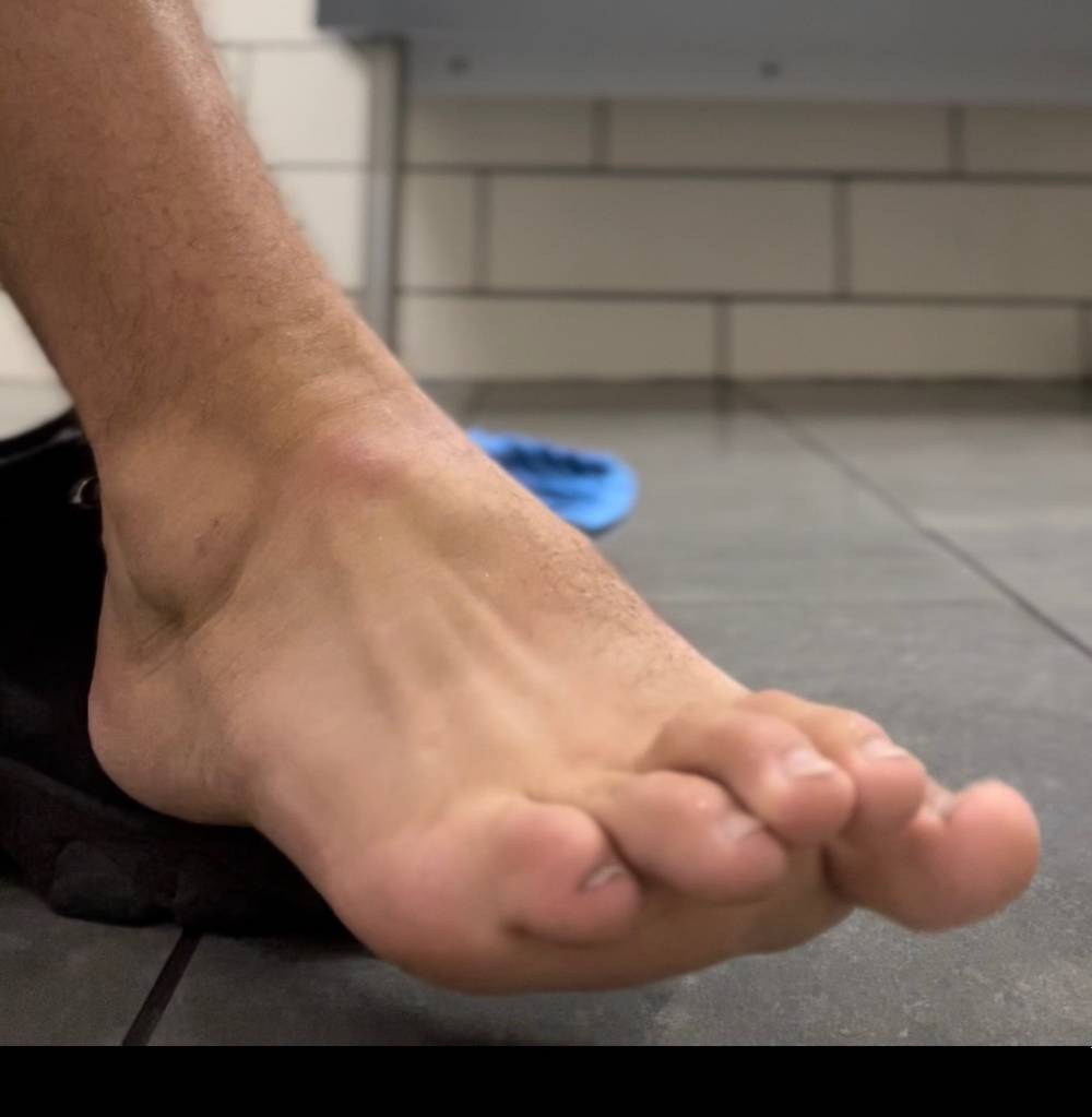 Gucci toes