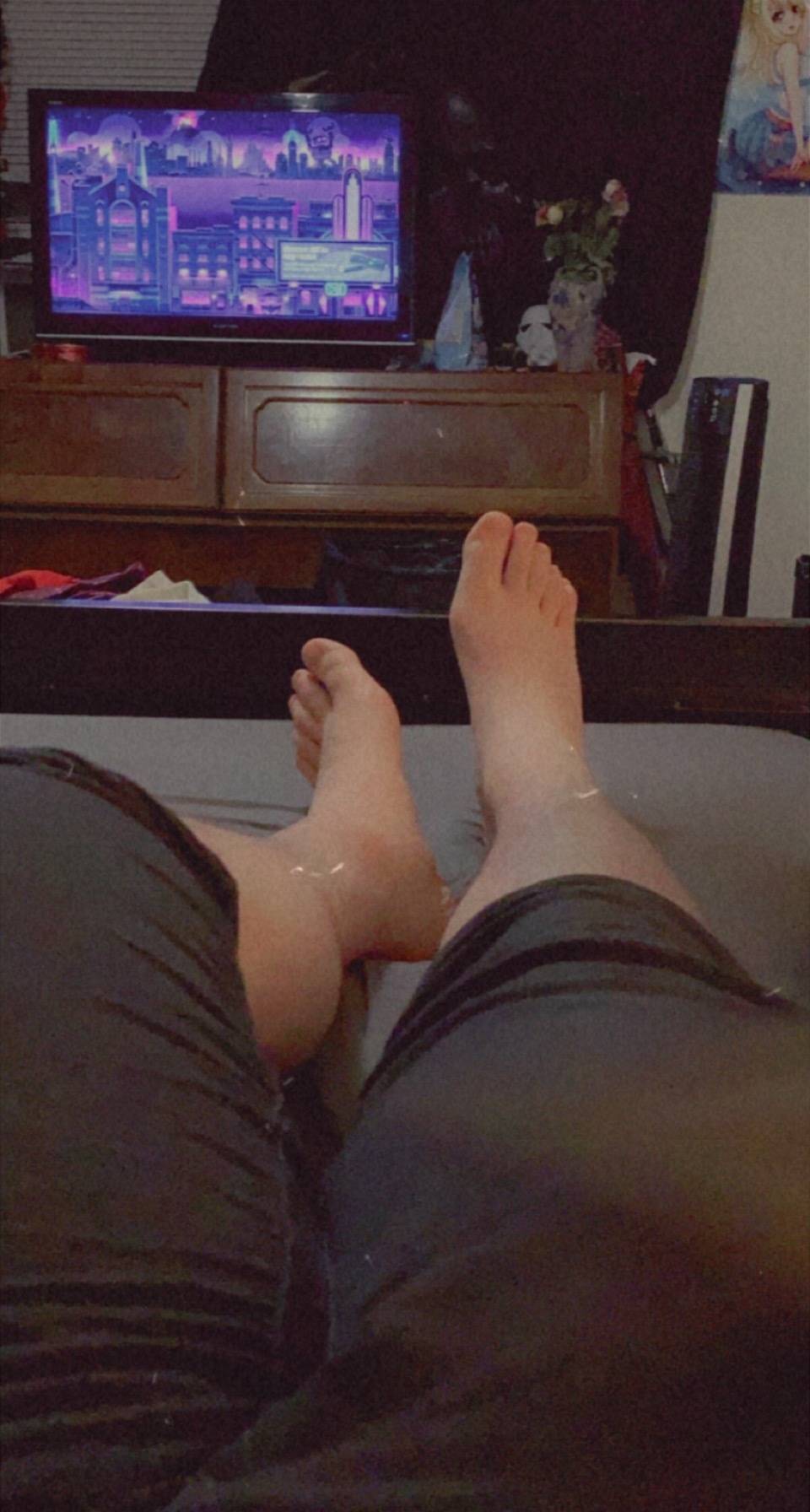 Thicc daddy feet