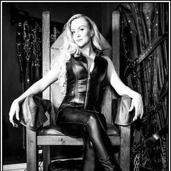 Miss Suzanna Maxwell