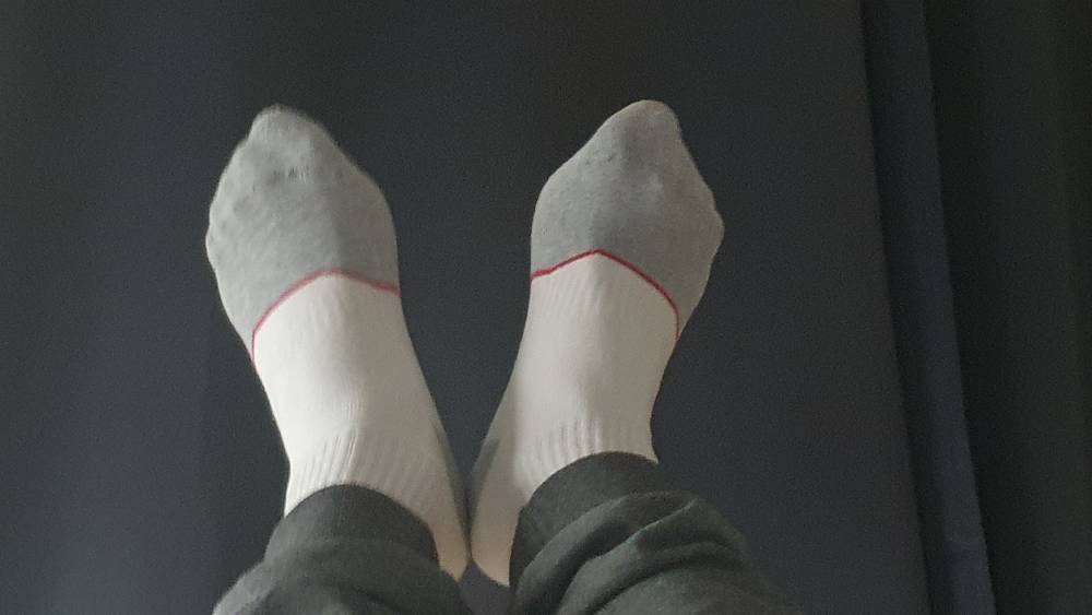 shyFEETguy